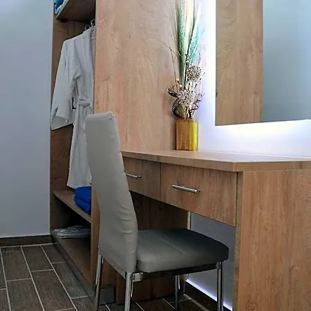 Zeus Throne فندق