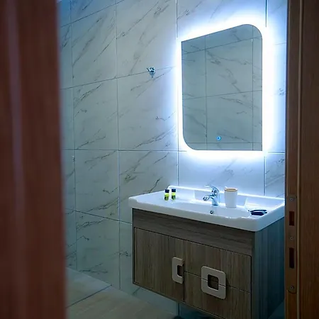Zeus Throne فندق