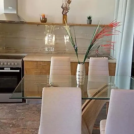 Zeus Throne فندق